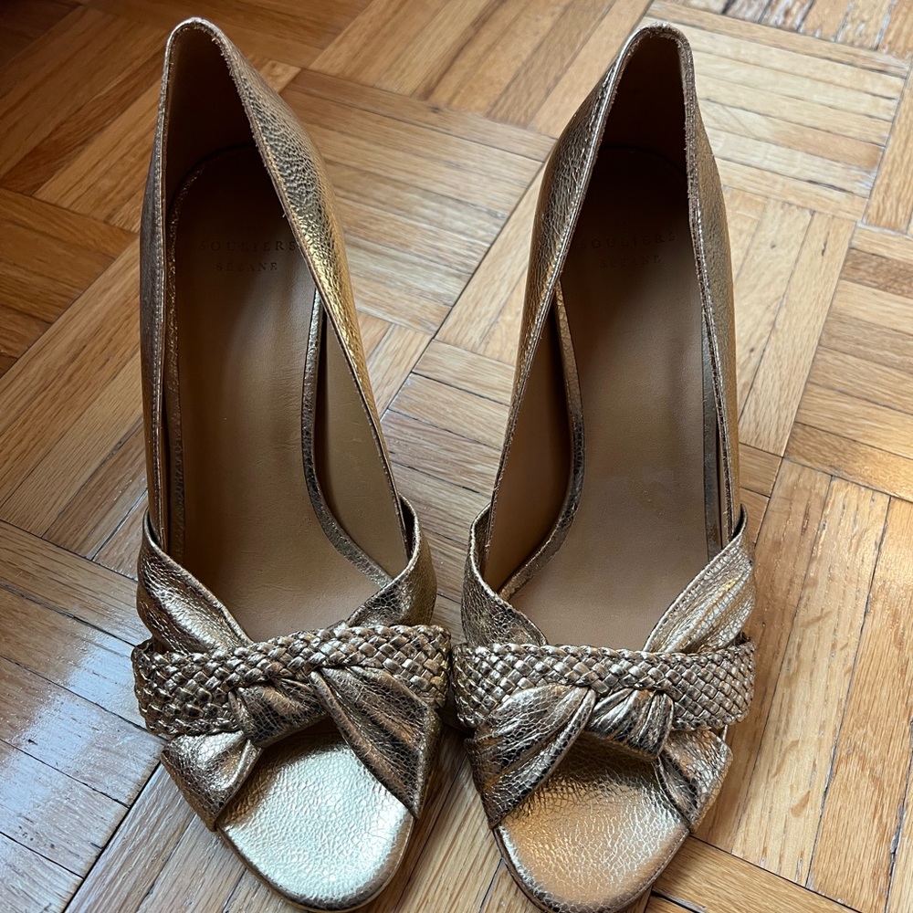 Never worn Sézane, gold, open toed shoes